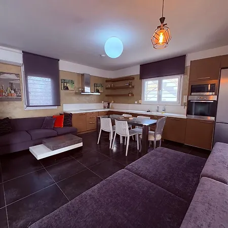 Apartament Avs 1 *