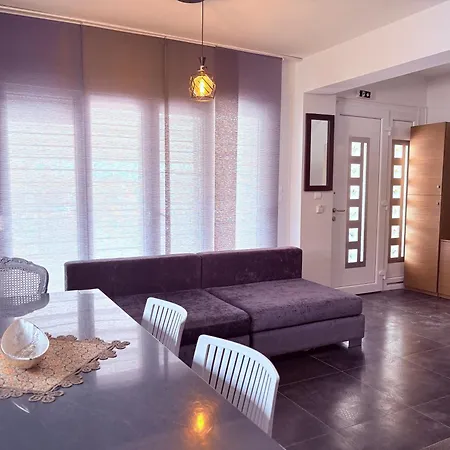 Apartament Avs 1 *