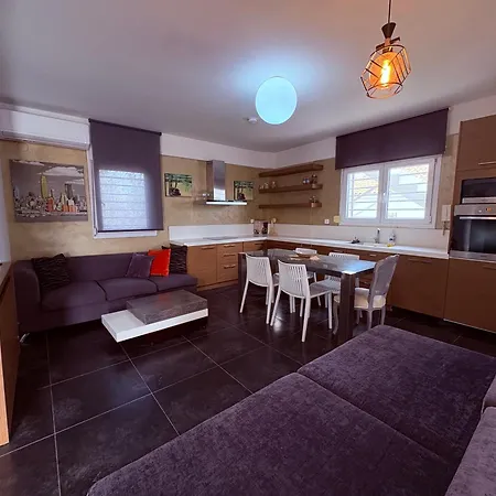 Apartament Avs 1 *