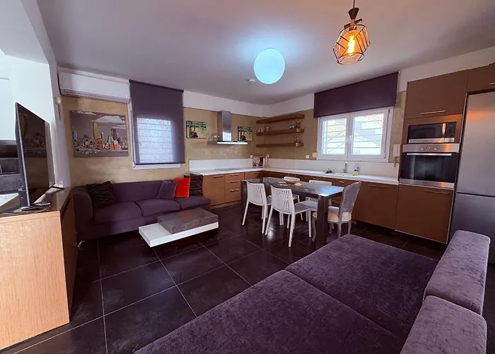 Apartament Avs 1 *